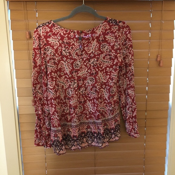 Beautiful spring/summer blouse. NWOT - Picture 3 of 4